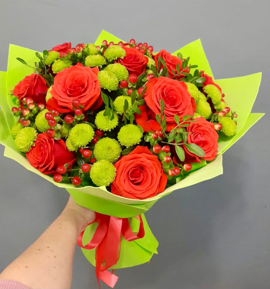 Букет цветов из: Хризантемы и Розы в Олу