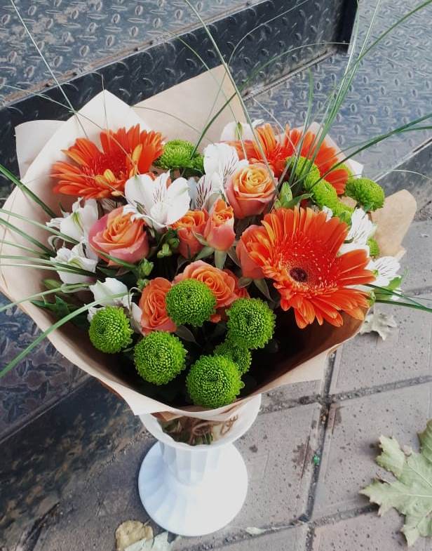 Букет цветов из: Герберы, Хризантемы, Альстромерии и Розы в Олу