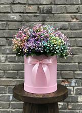 Цветочная композиция из Гипсофила и Розы в шляпной коробке в Олу