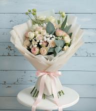 Букет цветов из:  Розы и Лизиантусы в Олу