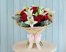 Букет цветов из:  Лилии и Розы в Олу