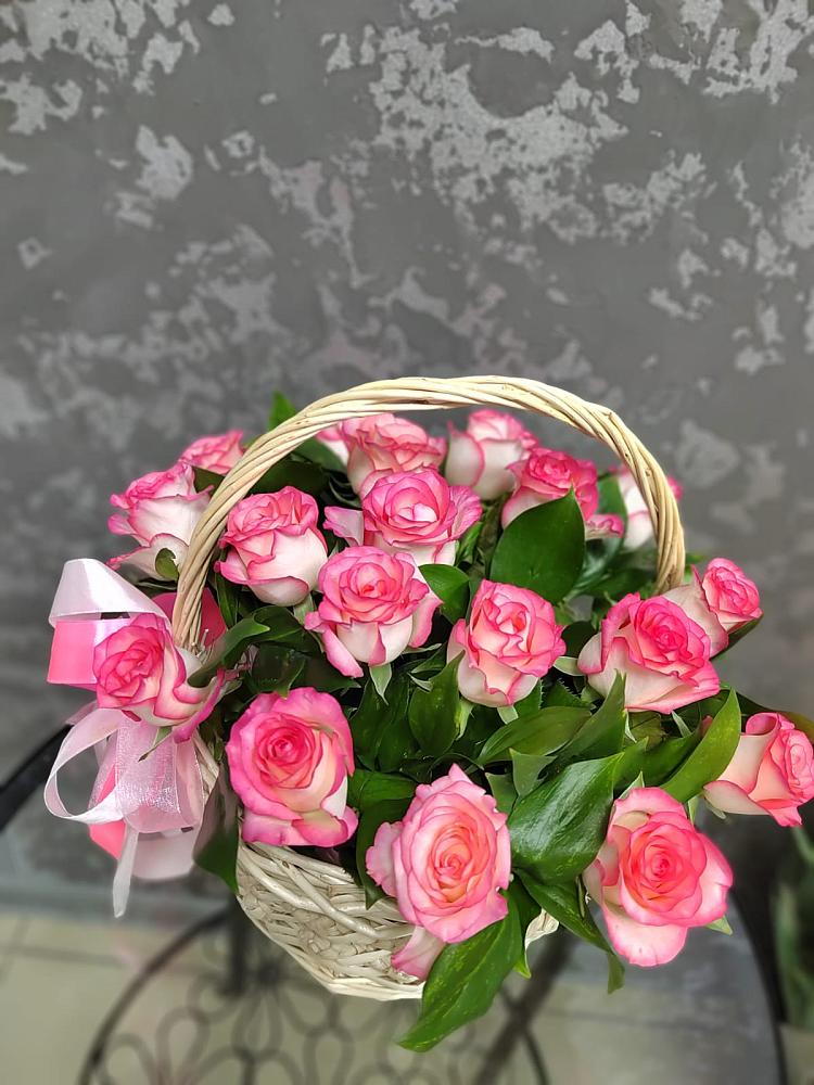 Цветочная композиция из Розы в корзине в Олу