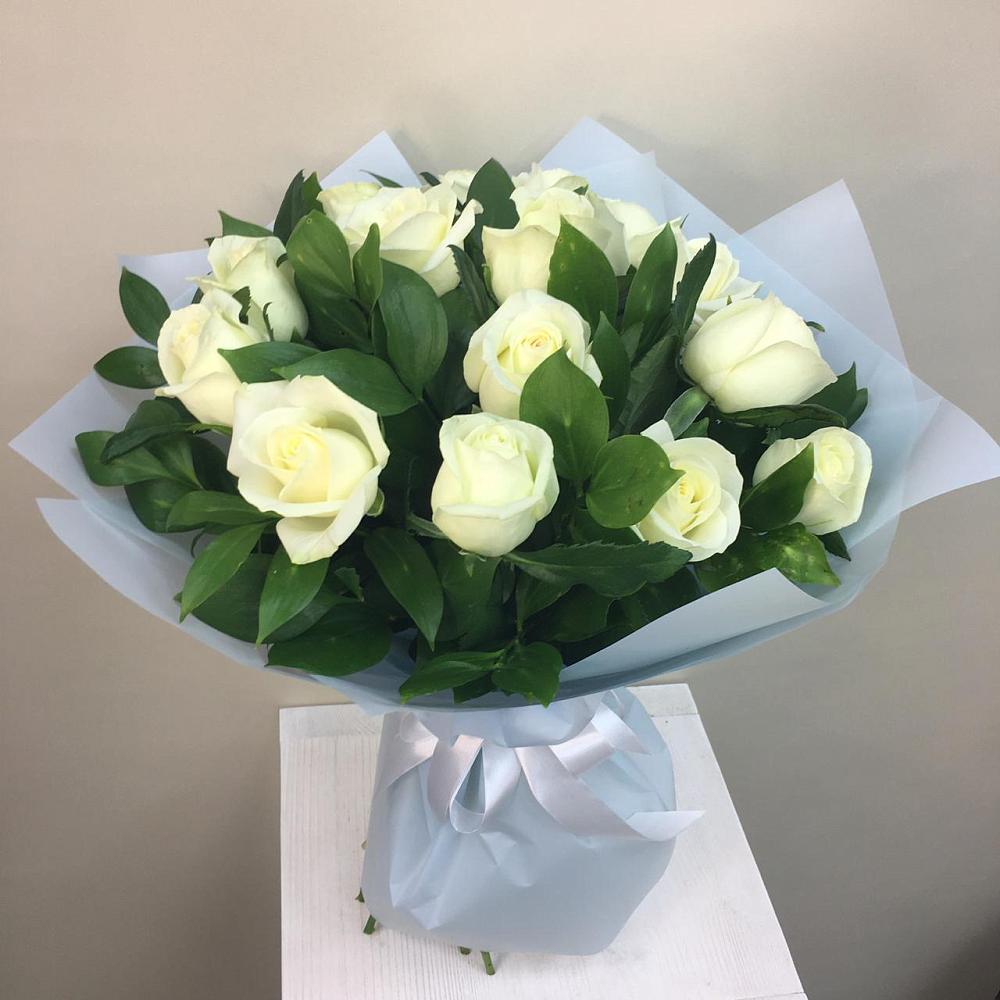 Букет 15 Белых роз Проуд в Олу