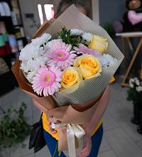 Букет цветов из:  Герберы, Розы и Хризантемы в Олу