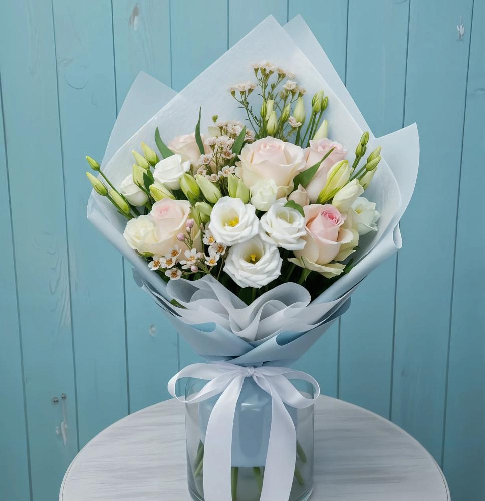 Букет цветов из: Розы и Лизиантусы в Олу