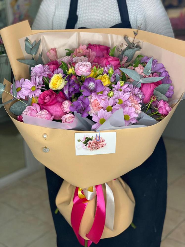 Букет цветов из: Хризантемы, Гвоздики и Альстромерии в Олу