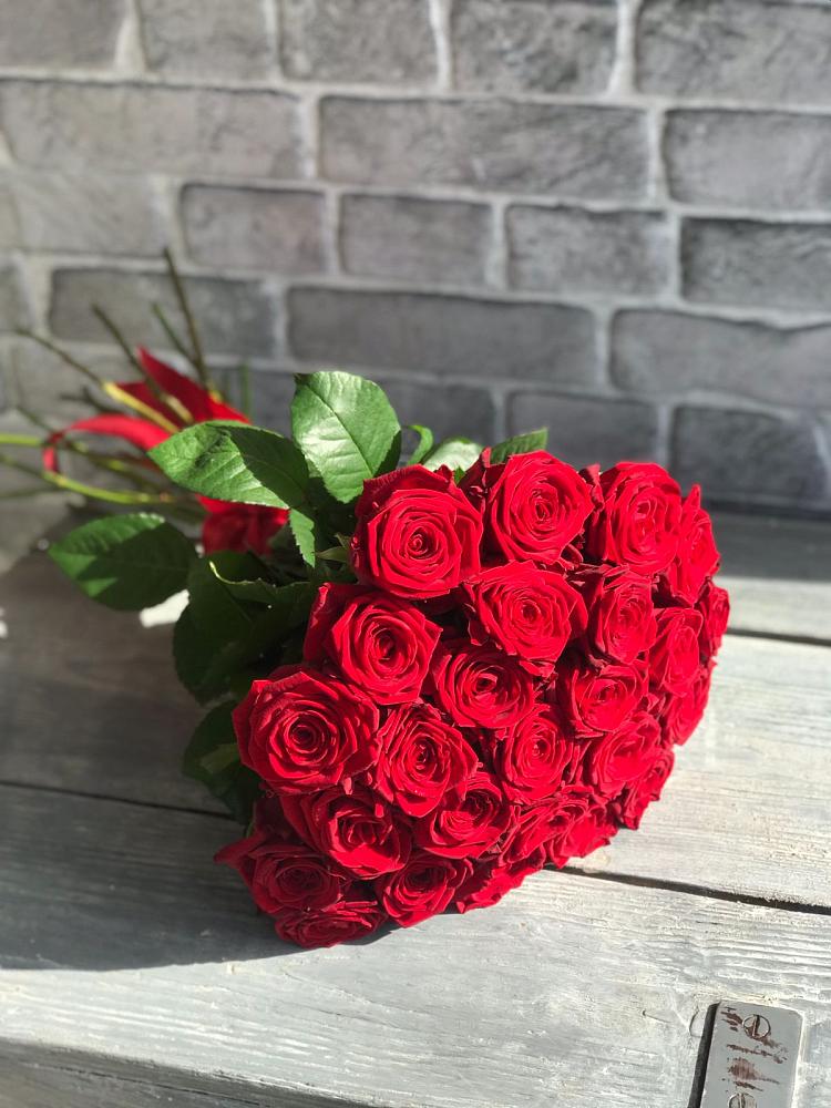 Букет Красные розы Фридом в Олу