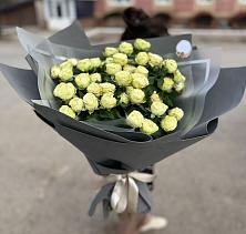 Букет Белые кустовые розы Солинеро в Олу