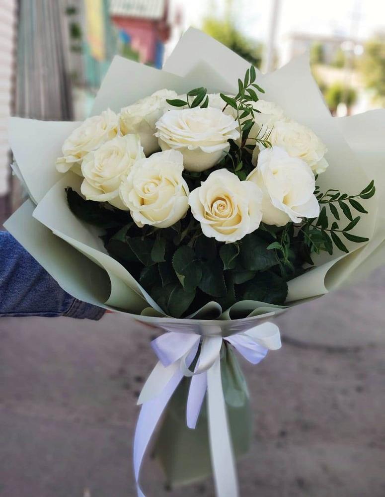 Букет Белые розы Проуд в Олу