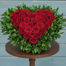 Цветочная композиция из Розы в виде сердца в Олу