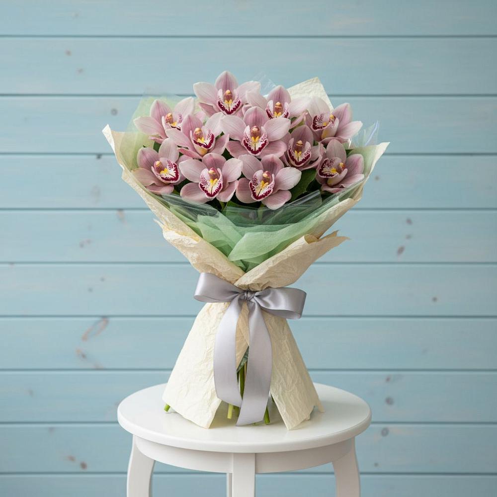 Букет цветов из: Орхидеи и Розы в Олу