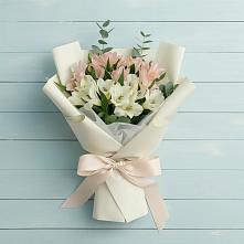 Букет цветов из:  Альстромерии в Олу