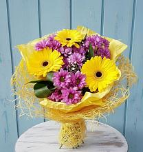 Букет цветов из:  Хризантемы и Герберы в Олу