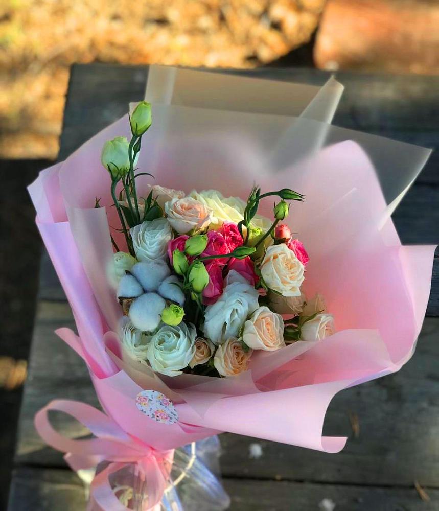 Букет цветов из: Розы и Лизиантусы в Олу