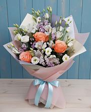 Букет цветов из:  Лизиантусы, Розы, Альстромерии и Гипсофила в Олу