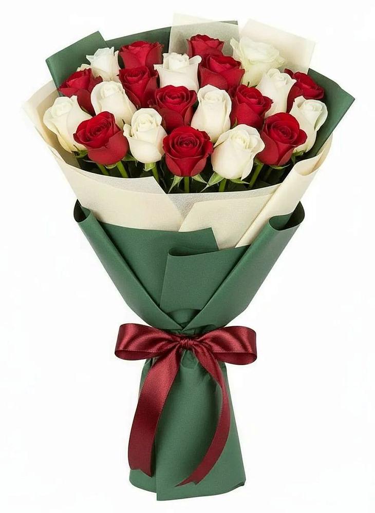 Букет Микс из красных и белых роз в Олу