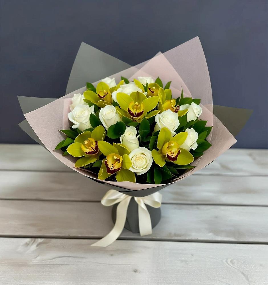 Букет цветов из: Орхидеи и Розы в Олу