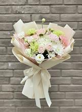 Букет цветов из:  Гвоздики, Розы, Лизиантусы и Хризантемы #REPLACE_PRED# Олу