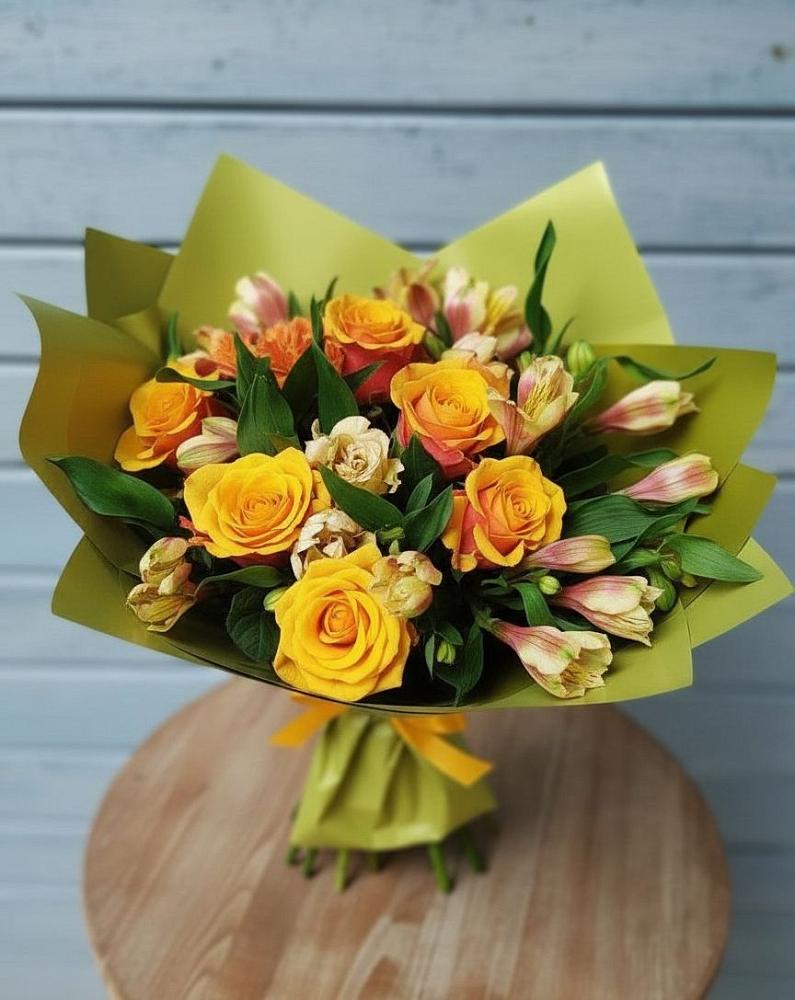 Букет цветов из: Альстромерии и Розы в Олу