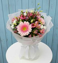 Букет цветов из:  Герберы, Альстромерии и Лизиантусы в Олу