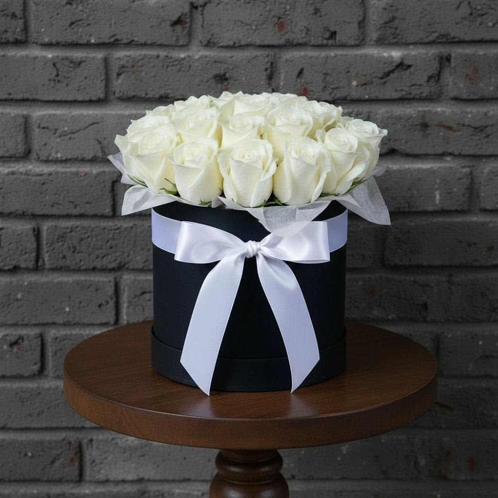 Цветочная композиция из Розы в шляпной коробке в Олу