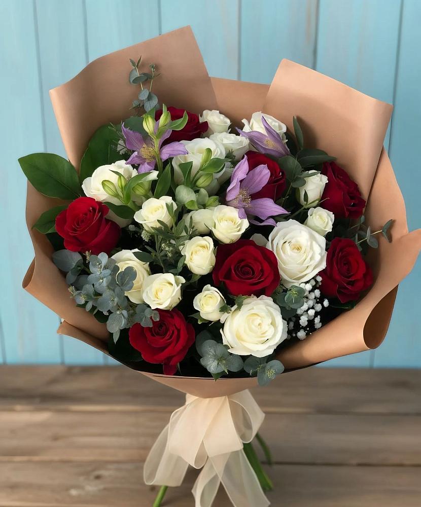 Букет цветов из: Розы и Альстромерии в Олу