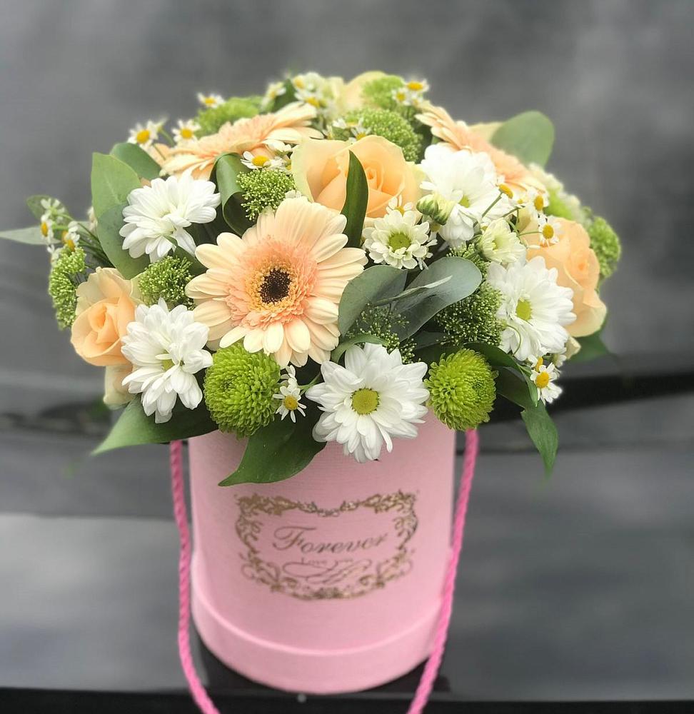 Цветочная композиция из Розы, Герберы и Хризантемы в шляпной коробке в Олу