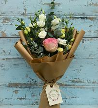 Букет цветов из:  Розы и Лизиантусы в Олу