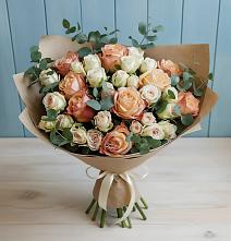 Букет цветов из:  Альстромерии и Розы в Олу