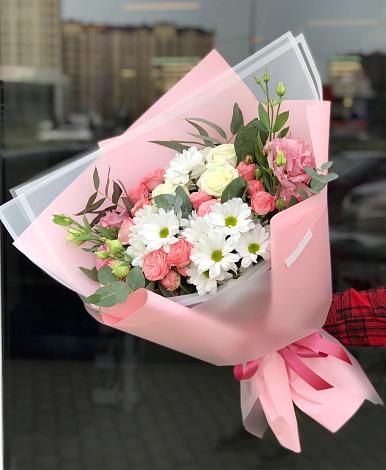 Букет цветов из: Розы, Лизиантусы и Хризантемы в Олу