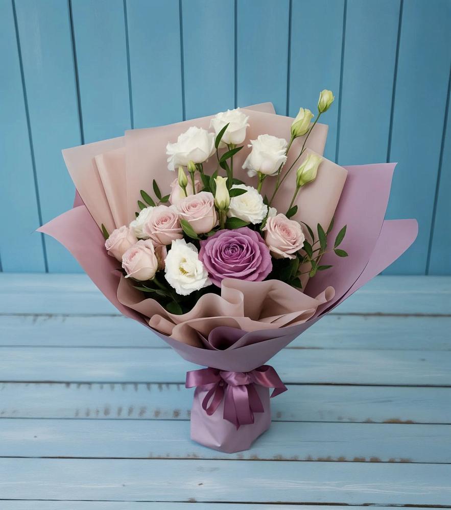 Букет цветов из: Розы и Лизиантусы в Олу